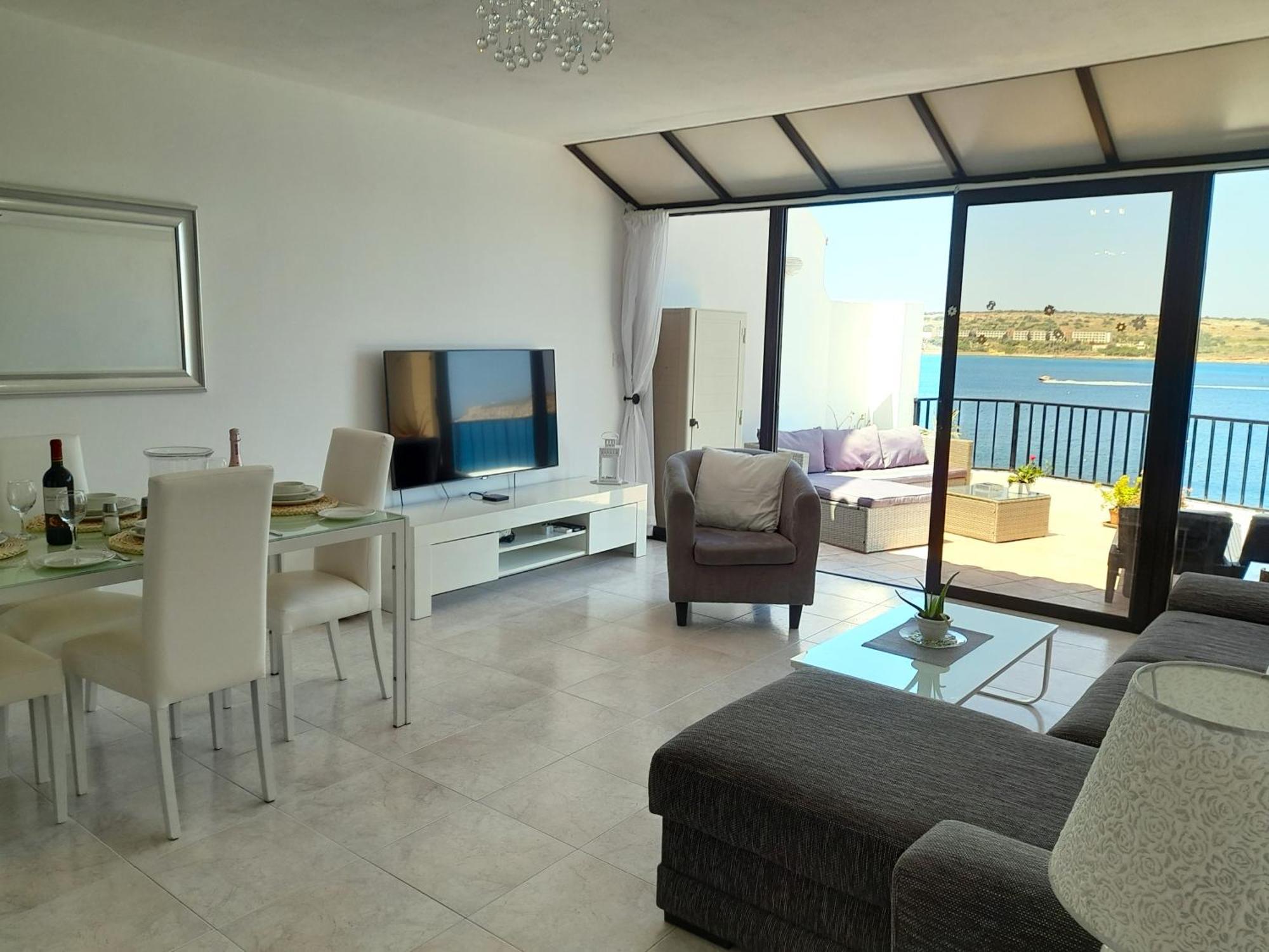 Seafront Apartment Terrace, Lounger & Panoramic Ocean Views Mellieha Quarto foto