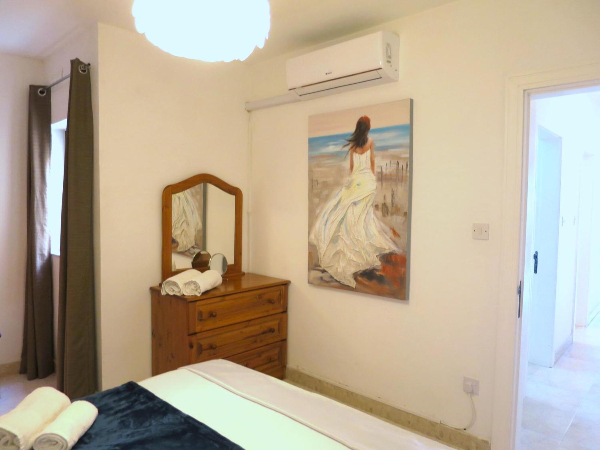 Seafront Apartment Terrace, Lounger & Panoramic Ocean Views Mellieha Quarto foto