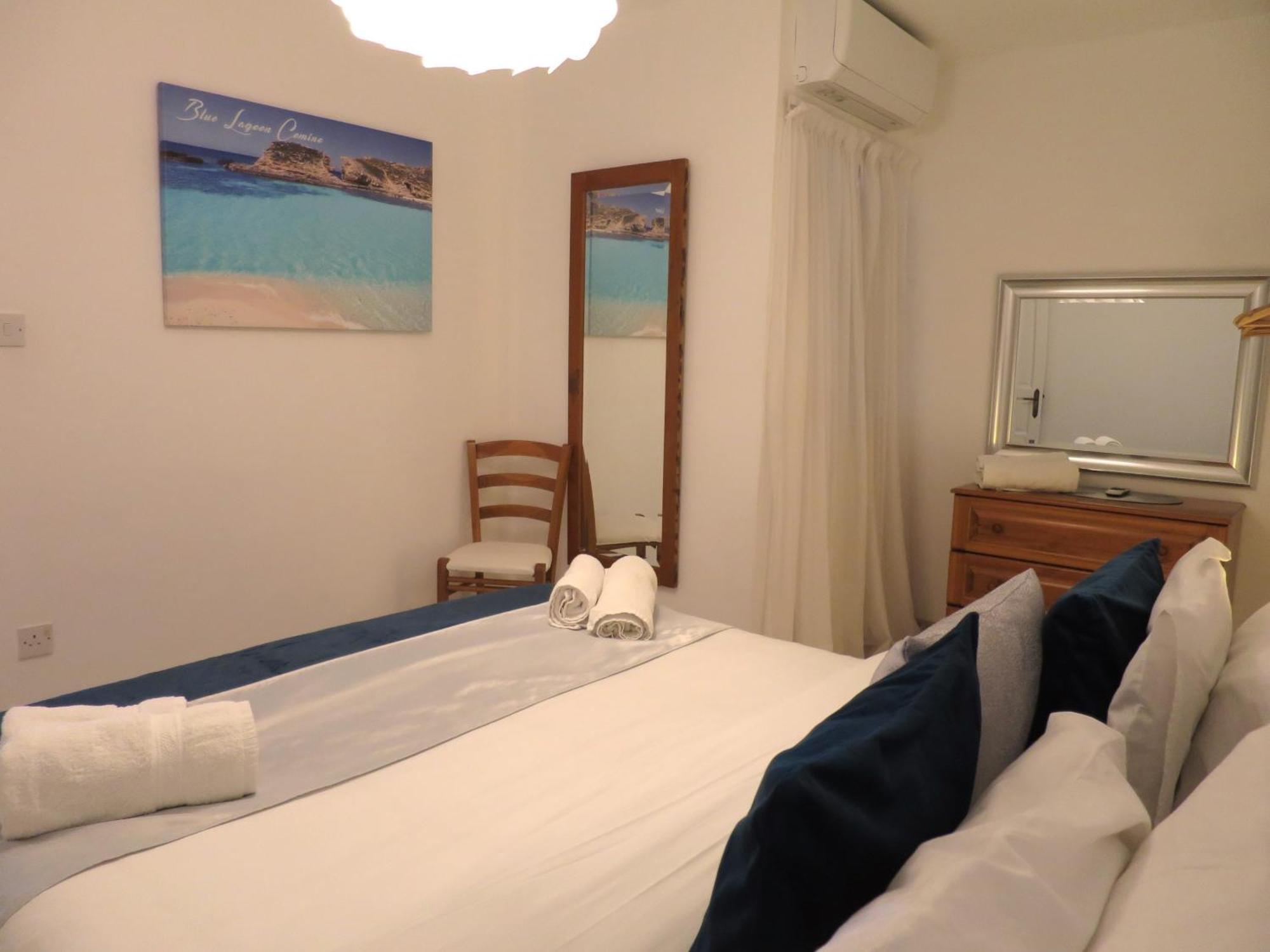 Seafront Apartment Terrace, Lounger & Panoramic Ocean Views Mellieha Quarto foto