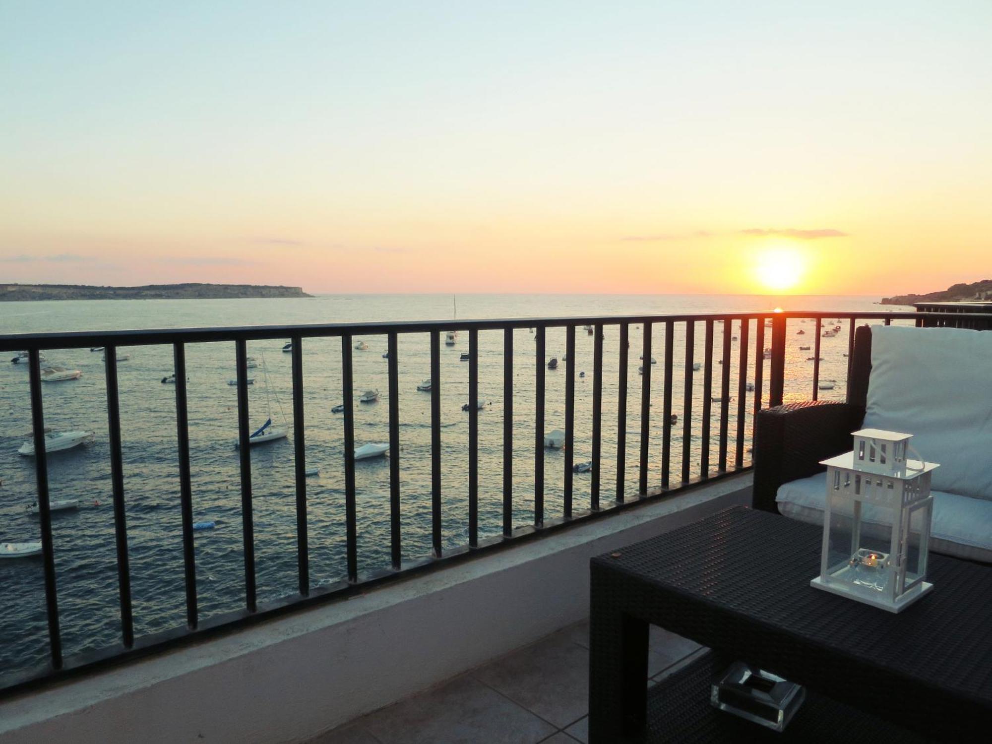 Seafront Apartment Terrace, Lounger & Panoramic Ocean Views Mellieha Exterior foto
