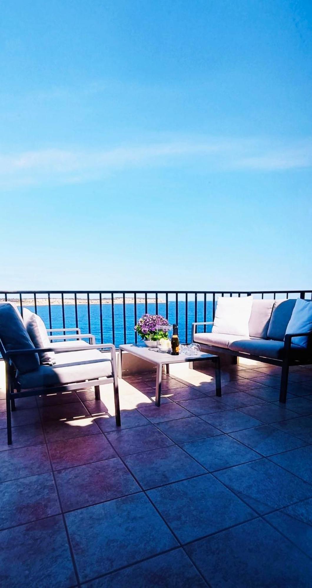 Seafront Apartment Terrace, Lounger & Panoramic Ocean Views Mellieha Exterior foto